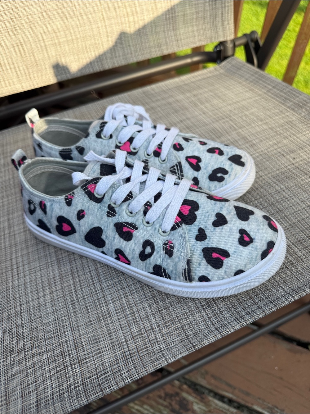 Kids Heart Print Canvas Sneakers in Gray and Pink